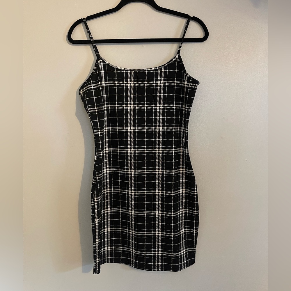SHEIN Black and White Plaid Dress with Spaghetti Straps. Size:L